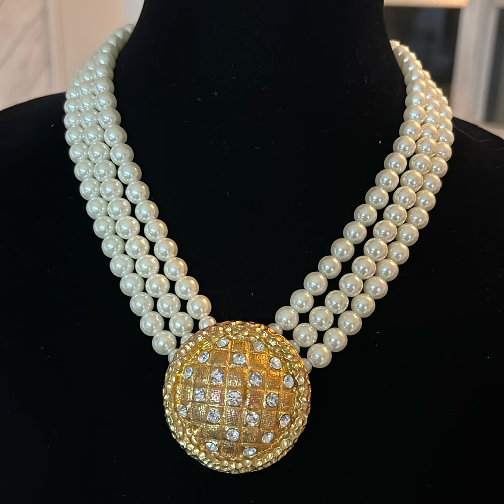 Vintage triple strand faux pearl choker/Rhinestone pendant necklace